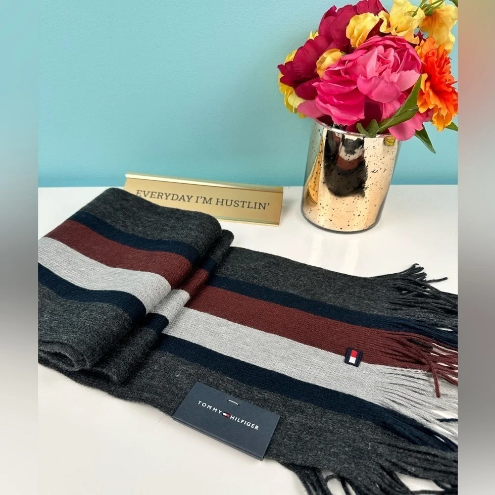 Tommy Hilfiger mens fringe scarf, new with tags